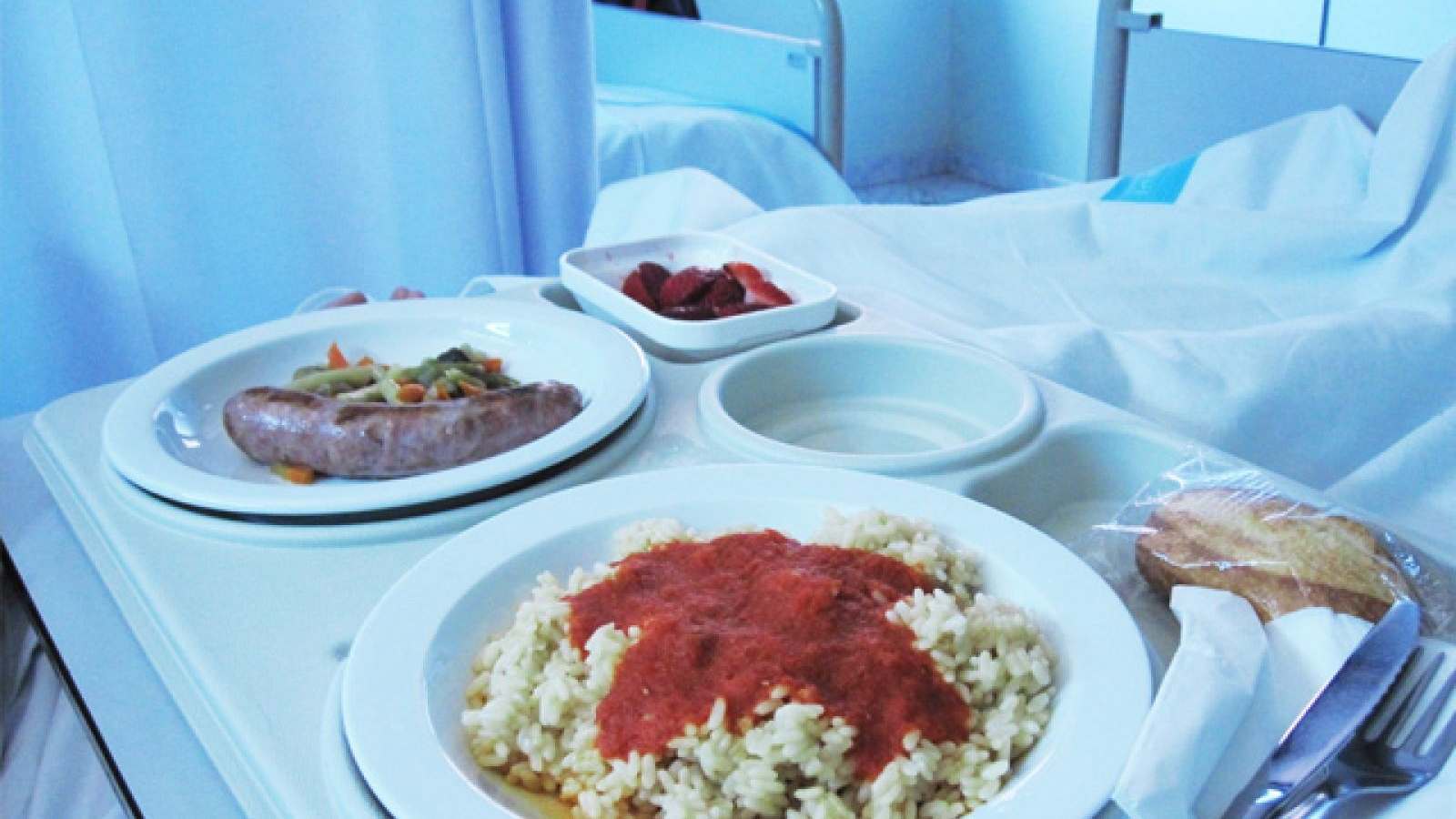 IL PRIMARIO MANGIA IL CIBO DELL'OSPEDALE