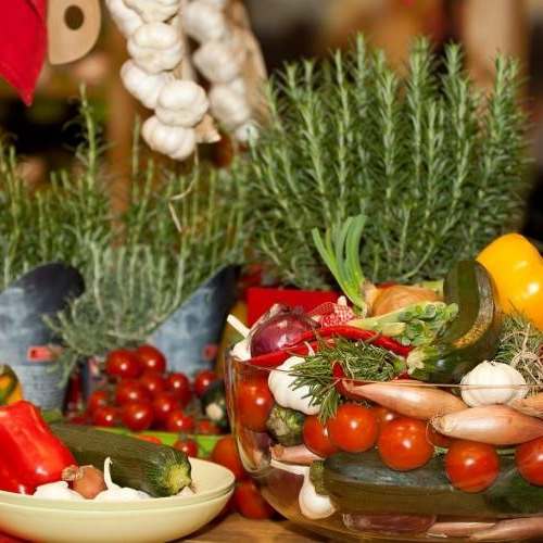 DIETA MEDITERRANEA: EDUCAZIONE ALLA PREDILEZIONE DI ALIMENTI COLORATI, RICCHI E SALUTARI